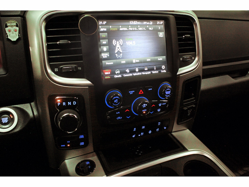 Foto do veículo RAM CLASSIC 5.7 V8 GASOLINA LARAMIE CD 4X4 AUTOMÁTICO 2023 10.574 KM 299.800,00