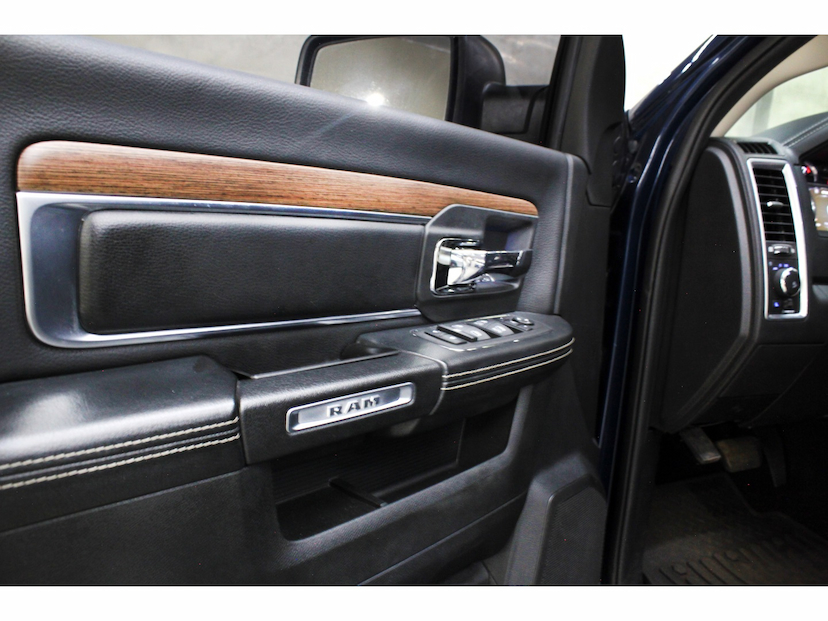 Foto do veículo RAM CLASSIC 5.7 V8 GASOLINA LARAMIE CD 4X4 AUTOMÁTICO 2023 10.574 KM 299.800,00