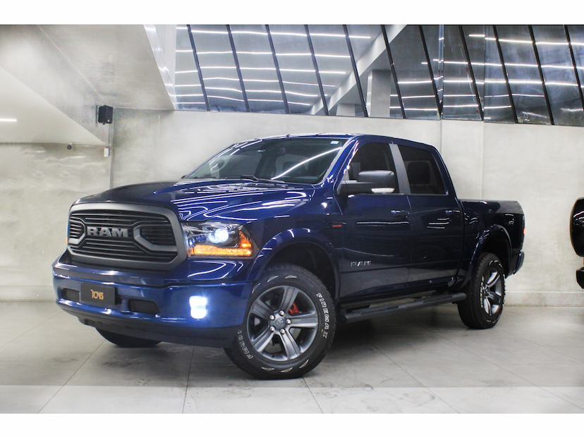 Foto do veículo RAM CLASSIC 5.7 V8 GASOLINA LARAMIE CD 4X4 AUTOMÁTICO 2023 10.574 KM 299.800,00