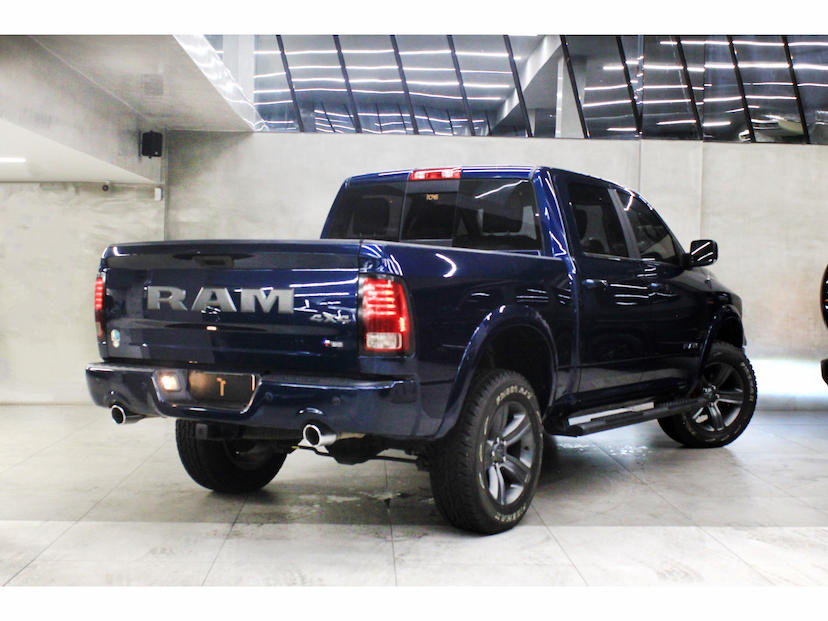 Foto do veículo RAM CLASSIC 5.7 V8 GASOLINA LARAMIE CD 4X4 AUTOMÁTICO 2023 10.574 KM 299.800,00