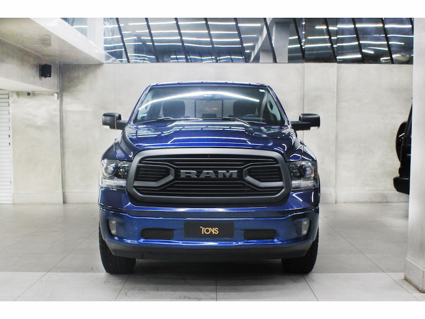 Foto do veículo RAM CLASSIC 5.7 V8 GASOLINA LARAMIE CD 4X4 AUTOMÁTICO 2023 10.574 KM 299.800,00