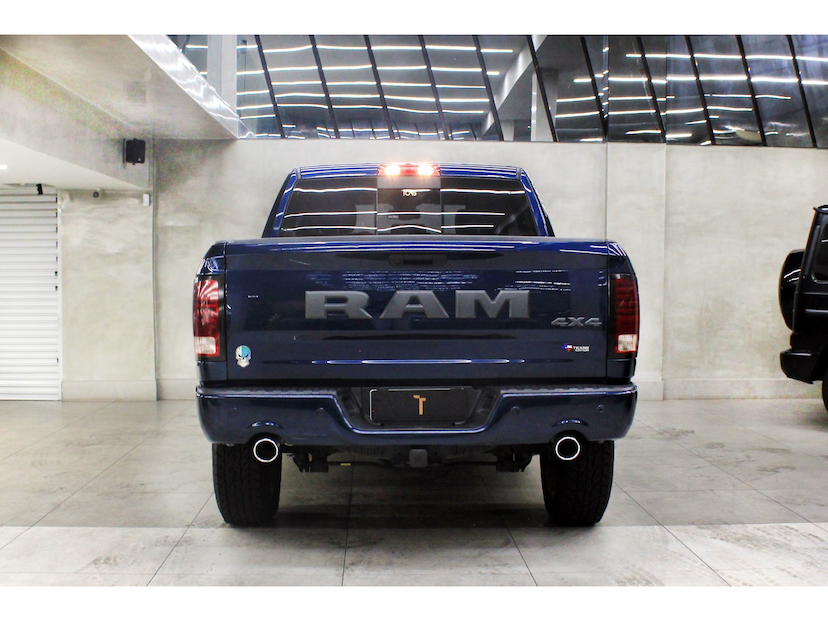 Foto do veículo RAM CLASSIC 5.7 V8 GASOLINA LARAMIE CD 4X4 AUTOMÁTICO 2023 10.574 KM 299.800,00