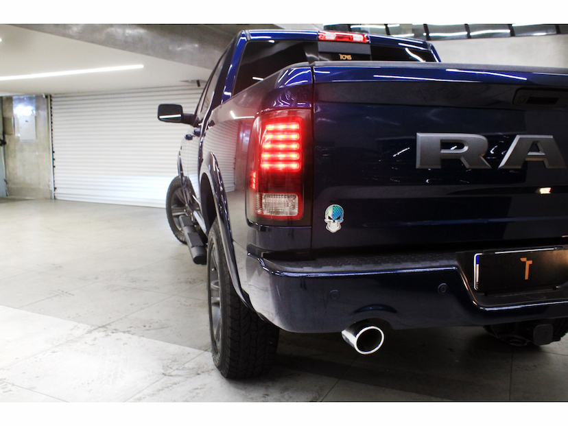 Foto do veículo RAM CLASSIC 5.7 V8 GASOLINA LARAMIE CD 4X4 AUTOMÁTICO 2023 10.574 KM 299.800,00