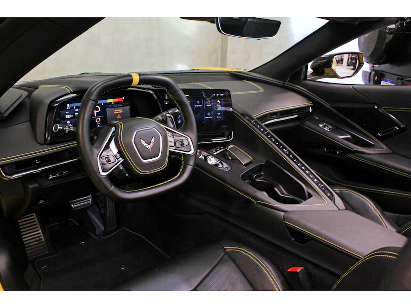 Foto do veículo CHEVROLET CORVETTE 6.2 V8 LT3 GASOLINA STINGRAY CONVERSIVEL AUTOMÁTICO 2025 3.300 KM 1.579.800,00