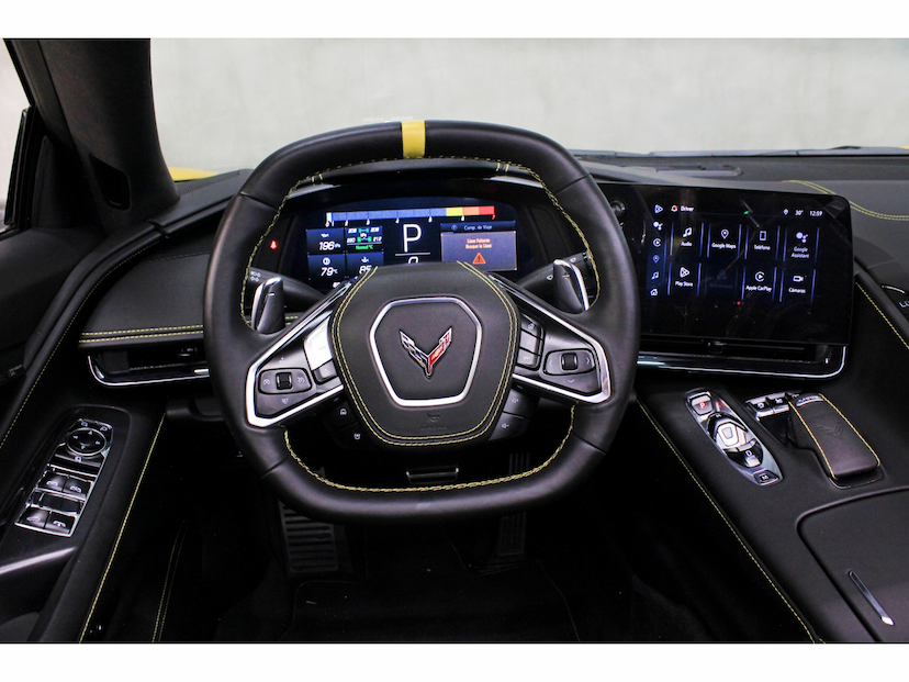 Foto do veículo CHEVROLET CORVETTE 6.2 V8 LT3 GASOLINA STINGRAY CONVERSIVEL AUTOMÁTICO 2025 3.300 KM 1.579.800,00