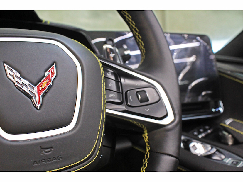 Foto do veículo CHEVROLET CORVETTE 6.2 V8 LT3 GASOLINA STINGRAY CONVERSIVEL AUTOMÁTICO 2025 3.300 KM 1.579.800,00