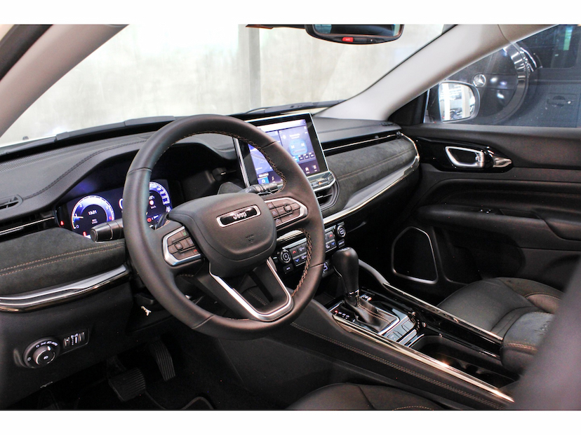 Foto do veículo JEEP COMMANDER 1.3 T270 TURBO FLEX LIMITED AT6 2025 11.800 KM 165.800,00