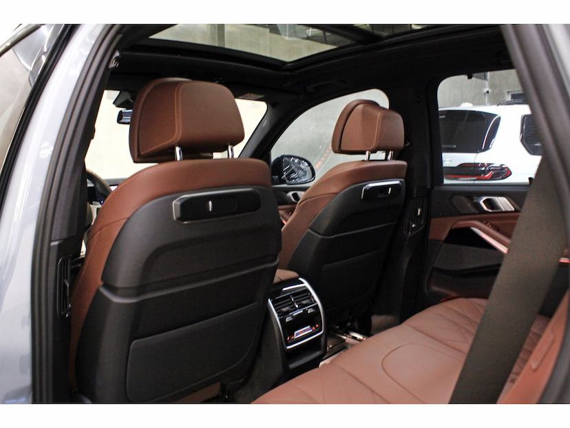 Foto do veículo BMW X5 3.0 I6 TURBO HÍBRIDO XDRIVE50E M SPORT AUTOMÁTICO 2024 50.500 KM 549.800,00
