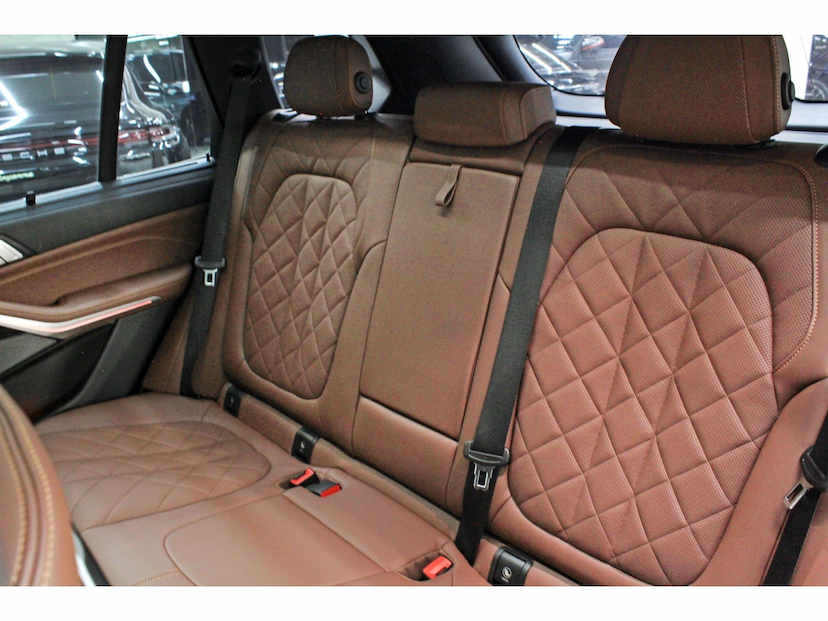 Foto do veículo BMW X5 3.0 I6 TURBO HÍBRIDO XDRIVE50E M SPORT AUTOMÁTICO 2024 50.500 KM 549.800,00