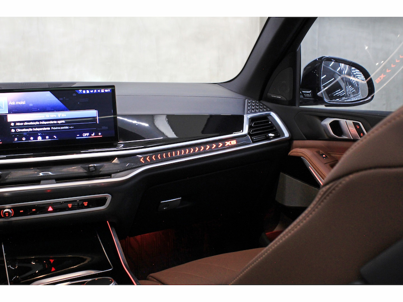 Foto do veículo BMW X5 3.0 I6 TURBO HÍBRIDO XDRIVE50E M SPORT AUTOMÁTICO 2024 50.500 KM 549.800,00