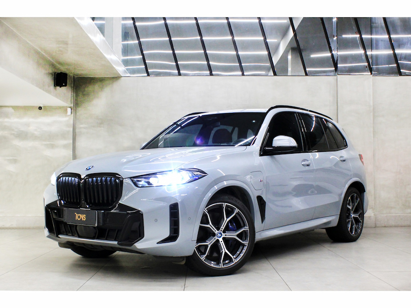 Foto do veículo BMW X5 3.0 I6 TURBO HÍBRIDO XDRIVE50E M SPORT AUTOMÁTICO 2024 50.500 KM 549.800,00