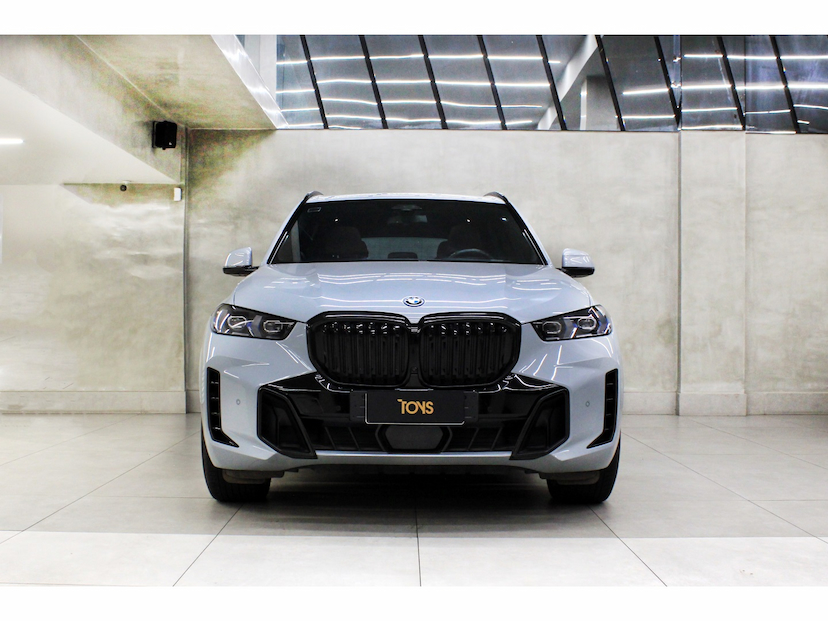 Foto do veículo BMW X5 3.0 I6 TURBO HÍBRIDO XDRIVE50E M SPORT AUTOMÁTICO 2024 50.500 KM 549.800,00