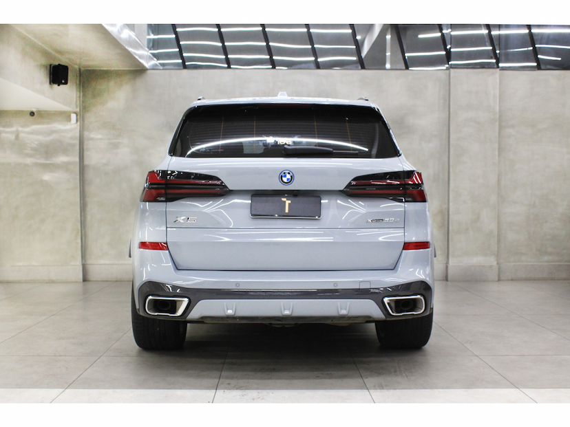 Foto do veículo BMW X5 3.0 I6 TURBO HÍBRIDO XDRIVE50E M SPORT AUTOMÁTICO 2024 50.500 KM 549.800,00