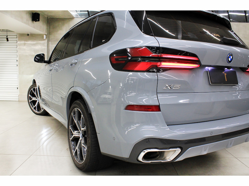 Foto do veículo BMW X5 3.0 I6 TURBO HÍBRIDO XDRIVE50E M SPORT AUTOMÁTICO 2024 50.500 KM 549.800,00