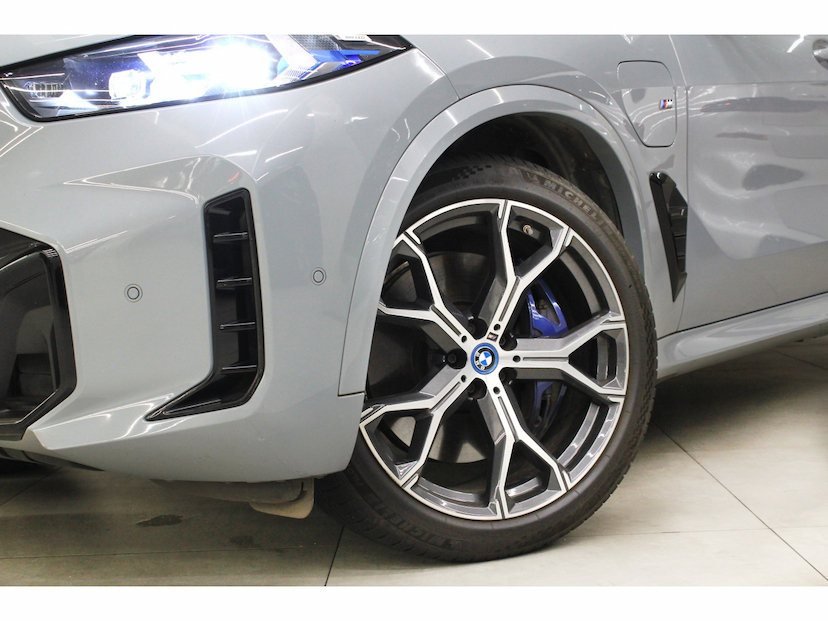 Foto do veículo BMW X5 3.0 I6 TURBO HÍBRIDO XDRIVE50E M SPORT AUTOMÁTICO 2024 50.500 KM 549.800,00