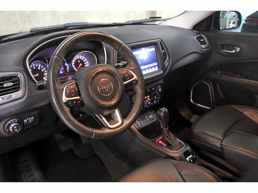 Foto do veículo JEEP COMPASS 2.0 16V FLEX LONGITUDE AUTOMÁTICO 2018 61.700 KM 84.800,00