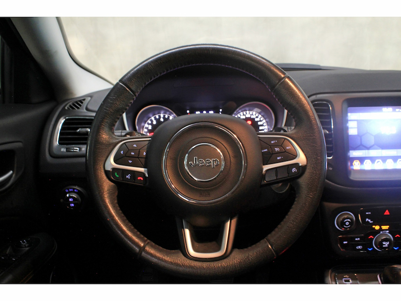 Foto do veículo JEEP COMPASS 2.0 16V FLEX LONGITUDE AUTOMÁTICO 2018 61.700 KM 84.800,00