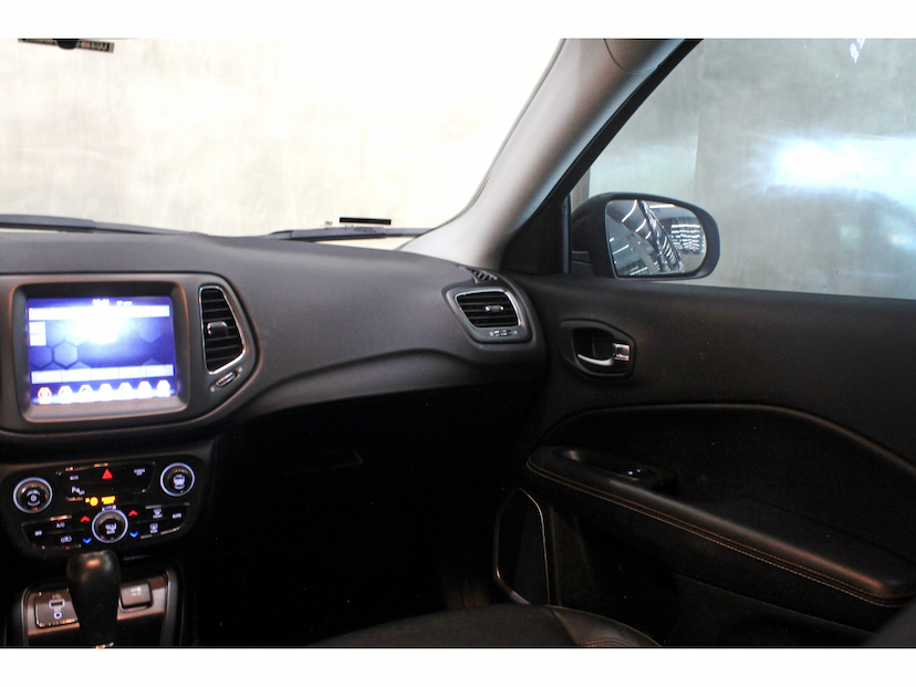 Foto do veículo JEEP COMPASS 2.0 16V FLEX LONGITUDE AUTOMÁTICO 2018 61.700 KM 84.800,00