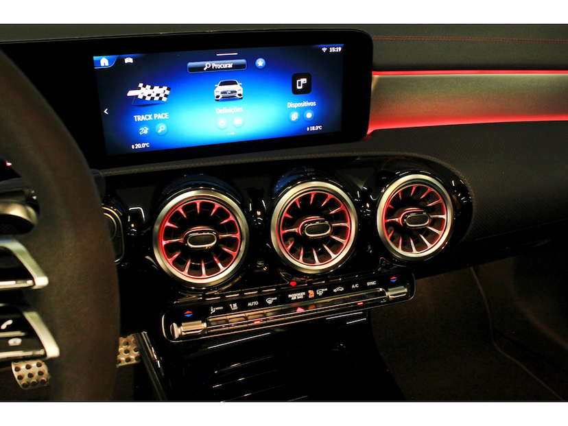 Foto do veículo MERCEDES-BENZ CLA 45 AMG 2.0 CGI GASOLINA S 4MATIC SPEEDSHIFT 2026 2.900 KM 579.800,00