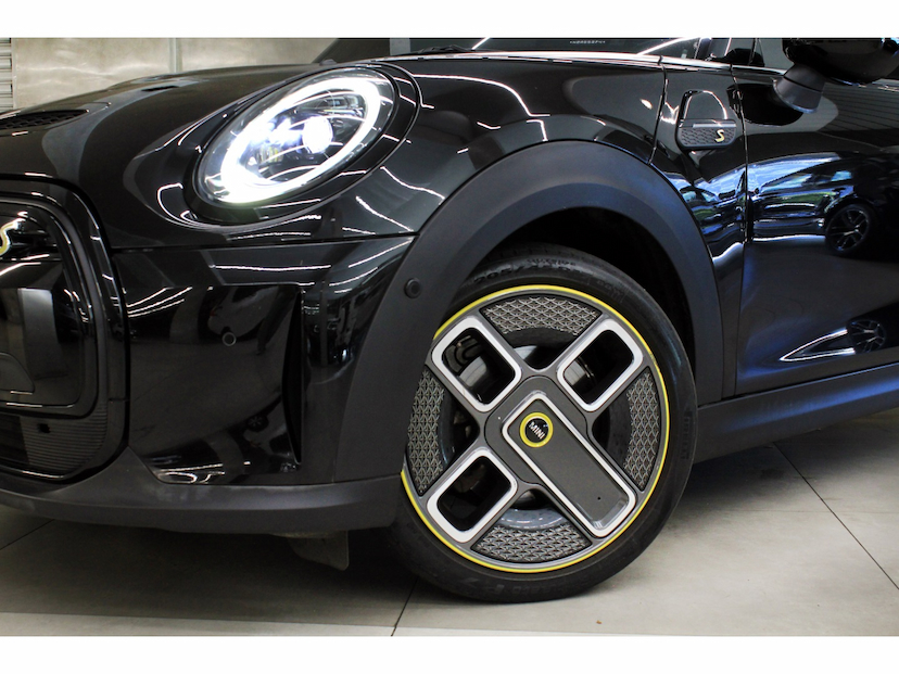 Foto do veículo MINI COOPER SE TOP 2P ELÉTRICO 2022 50.100 KM 148.800,00