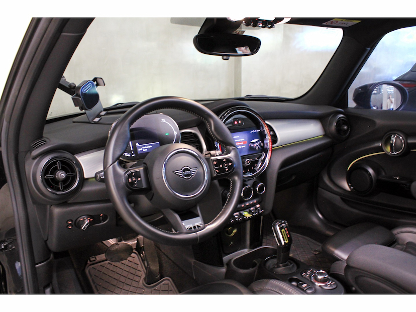 Foto do veículo MINI COOPER SE TOP 2P ELÉTRICO 2022 50.100 KM 148.800,00