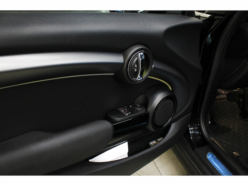 Foto do veículo MINI COOPER SE TOP 2P ELÉTRICO 2022 50.100 KM 148.800,00