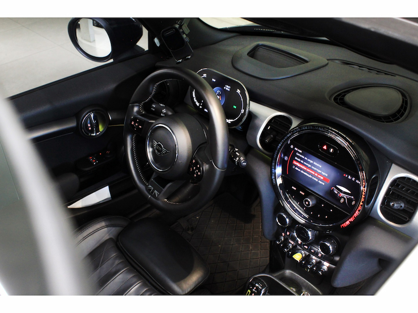 Foto do veículo MINI COOPER SE TOP 2P ELÉTRICO 2022 50.100 KM 148.800,00