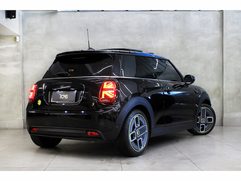 Foto do veículo MINI COOPER SE TOP 2P ELÉTRICO 2022 50.100 KM 148.800,00