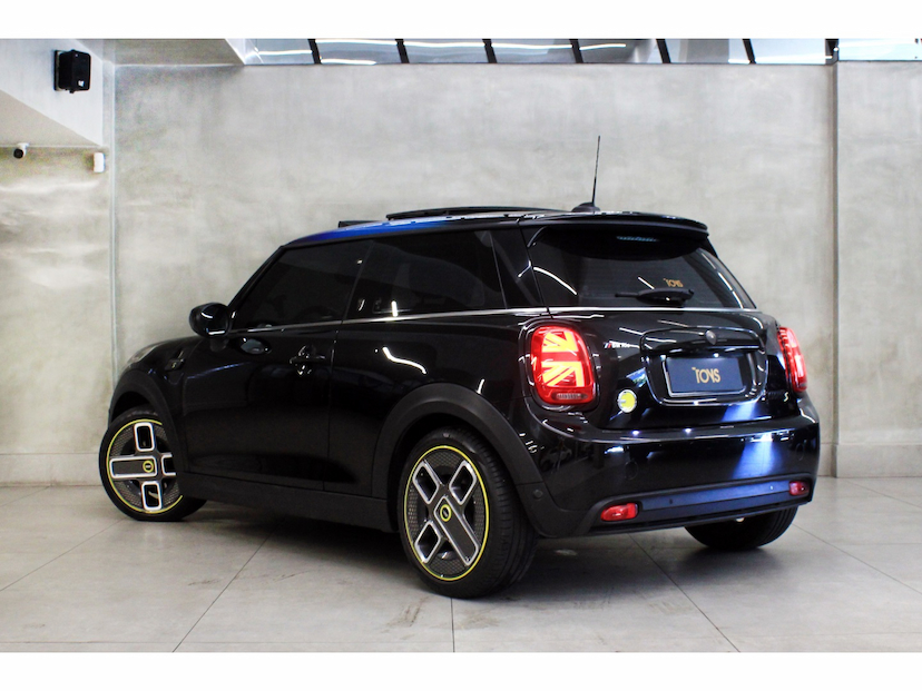 Foto do veículo MINI COOPER SE TOP 2P ELÉTRICO 2022 50.100 KM 148.800,00