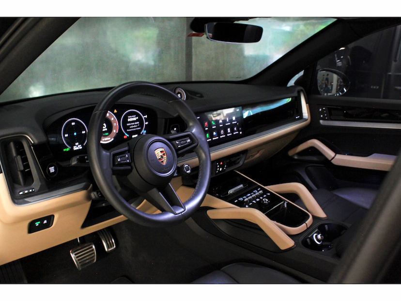 Foto do veículo PORSCHE CAYENNE 3.0 V6 E-HYBRID COUPÉ AWD TIPTRONIC S 2024 15.000 KM 889.800,00