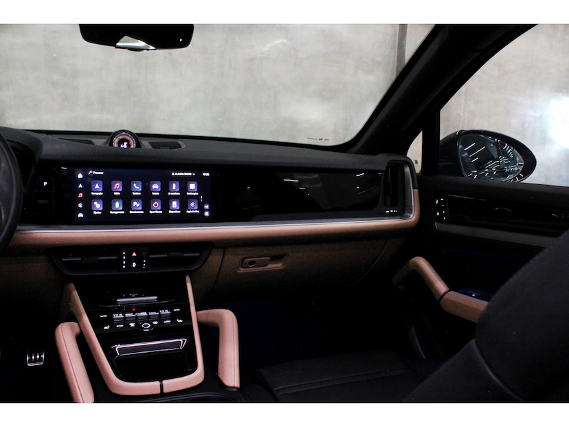Foto do veículo PORSCHE CAYENNE 3.0 V6 E-HYBRID COUPÉ AWD TIPTRONIC S 2024 15.000 KM 889.800,00