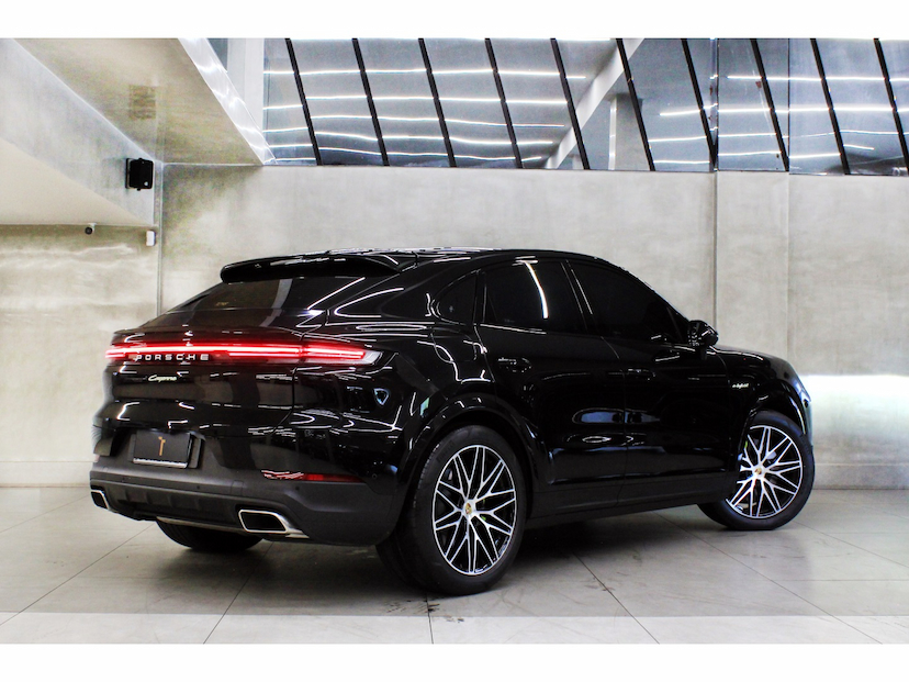 Foto do veículo PORSCHE CAYENNE 3.0 V6 E-HYBRID COUPÉ AWD TIPTRONIC S 2024 15.000 KM 889.800,00