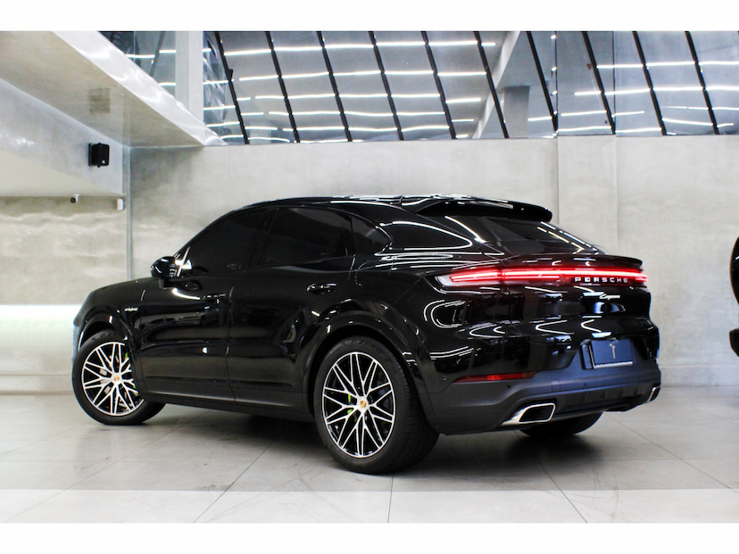 Foto do veículo PORSCHE CAYENNE 3.0 V6 E-HYBRID COUPÉ AWD TIPTRONIC S 2024 15.000 KM 889.800,00