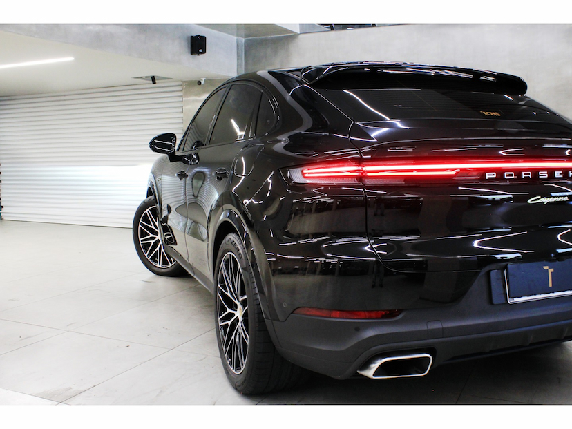Foto do veículo PORSCHE CAYENNE 3.0 V6 E-HYBRID COUPÉ AWD TIPTRONIC S 2024 15.000 KM 889.800,00