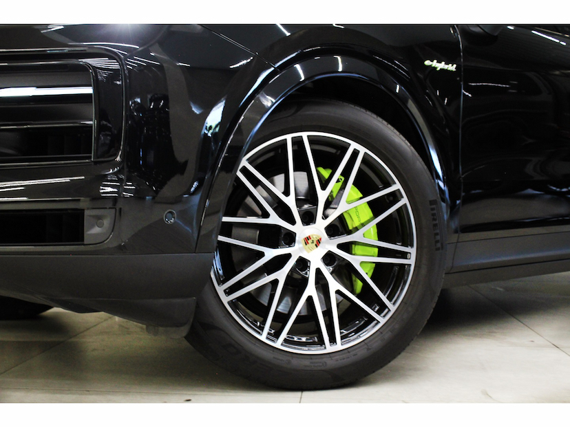 Foto do veículo PORSCHE CAYENNE 3.0 V6 E-HYBRID COUPÉ AWD TIPTRONIC S 2024 15.000 KM 889.800,00
