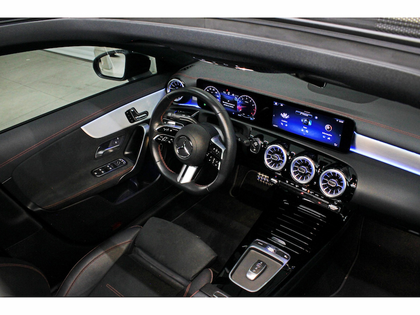Foto do veículo MERCEDES-BENZ CLA 200 1.3 AMG LINE TB 16V AUT. (HÍB.) 2024 17.800 KM 255.800,00