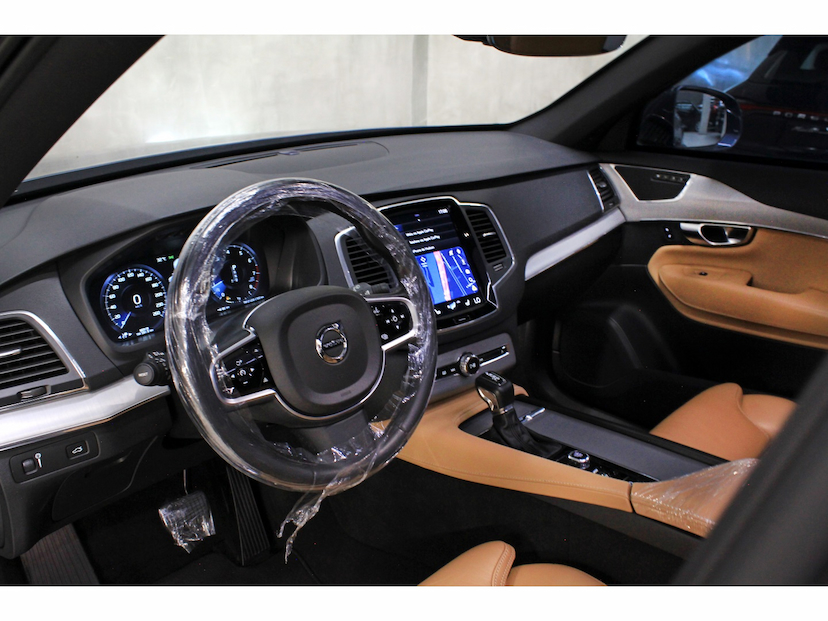 Foto do veículo VOLVO XC90 2.0 T6 GASOLINA MOMENTUM AWD GEARTRONIC 2020 87.000 KM 235.800,00