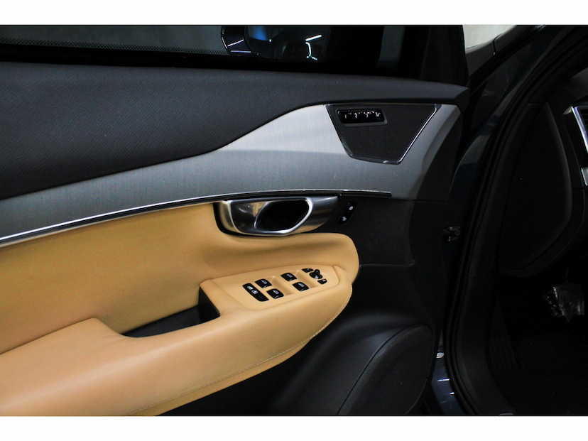 Foto do veículo VOLVO XC90 2.0 T6 GASOLINA MOMENTUM AWD GEARTRONIC 2020 87.000 KM 235.800,00