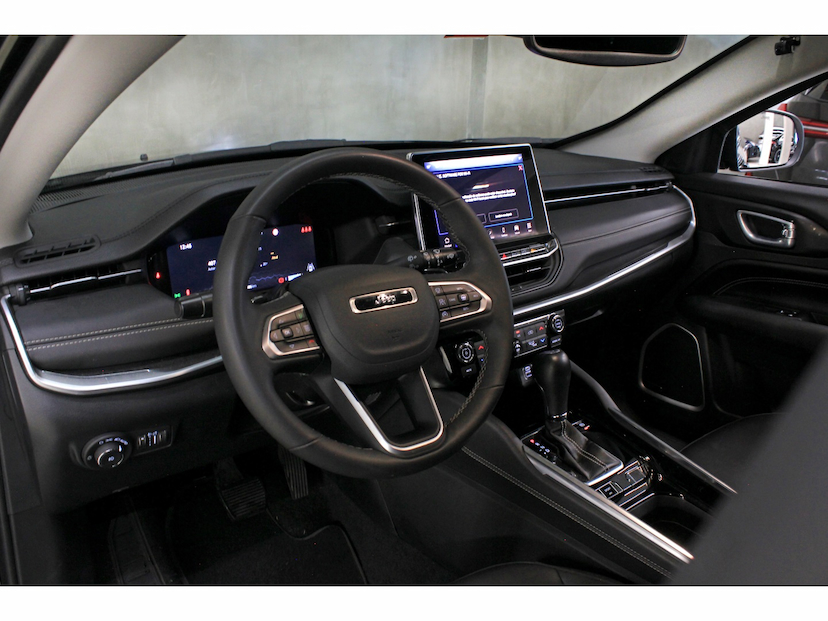 Foto do veículo JEEP COMMANDER 1.3 T270 TURBO FLEX LONGITUDE AT6 2025 20.500 KM 259.800,00