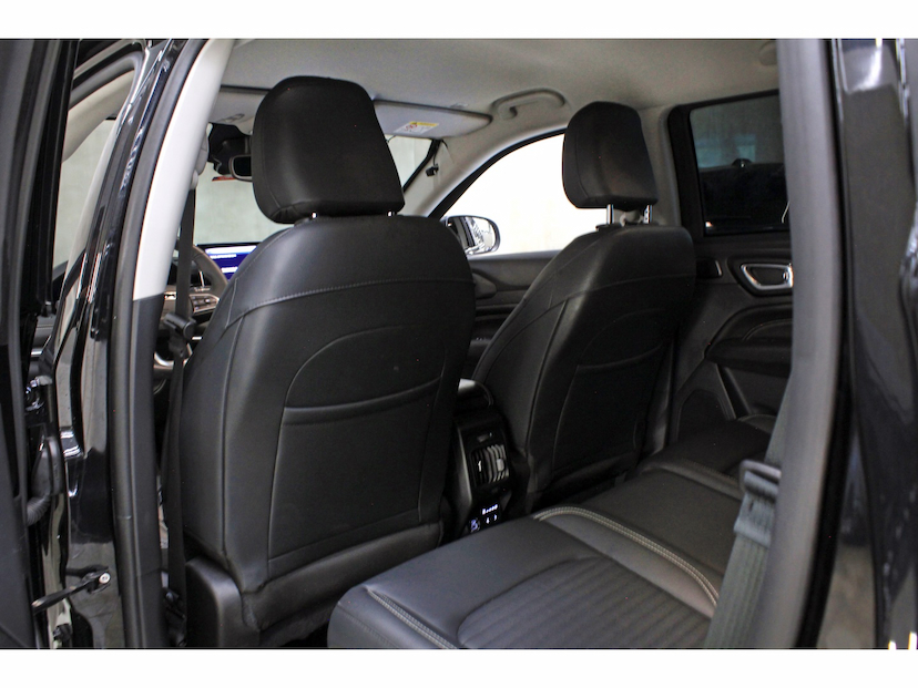 Foto do veículo JEEP COMMANDER 1.3 T270 TURBO FLEX LONGITUDE AT6 2025 20.500 KM 259.800,00