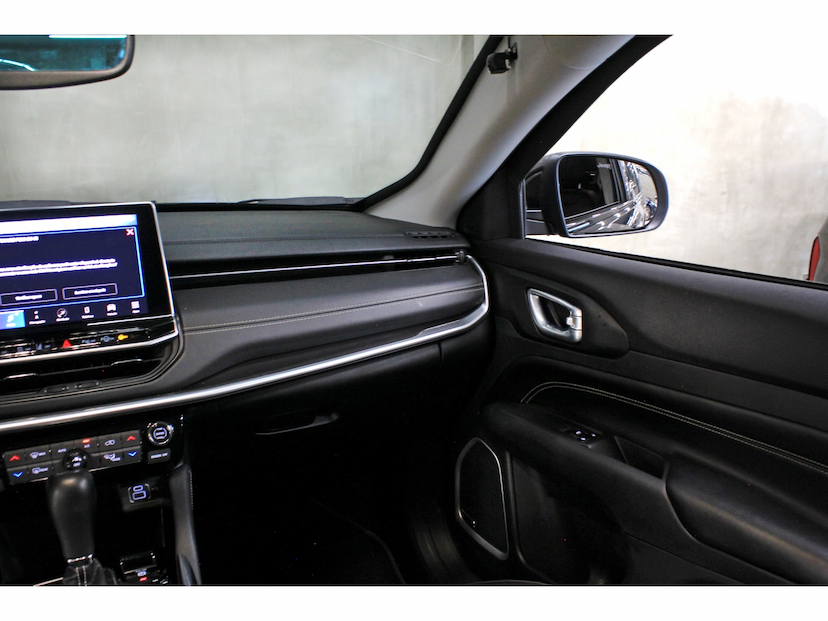 Foto do veículo JEEP COMMANDER 1.3 T270 TURBO FLEX LONGITUDE AT6 2025 20.500 KM 259.800,00