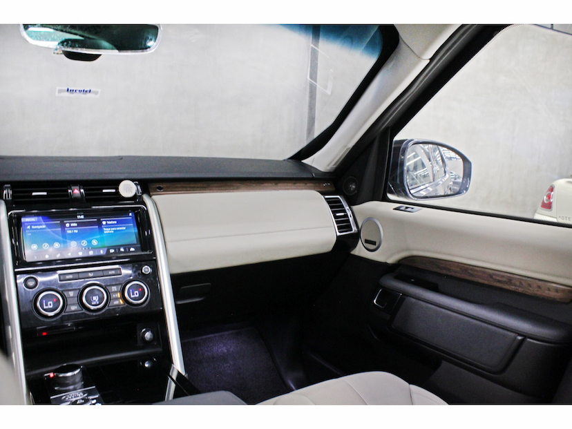 Foto do veículo LAND ROVER DISCOVERY 3.0 V6 TD6 DIESEL HSE 4WD AUTOMÁTICO 2018 75.300 KM 252.800,00