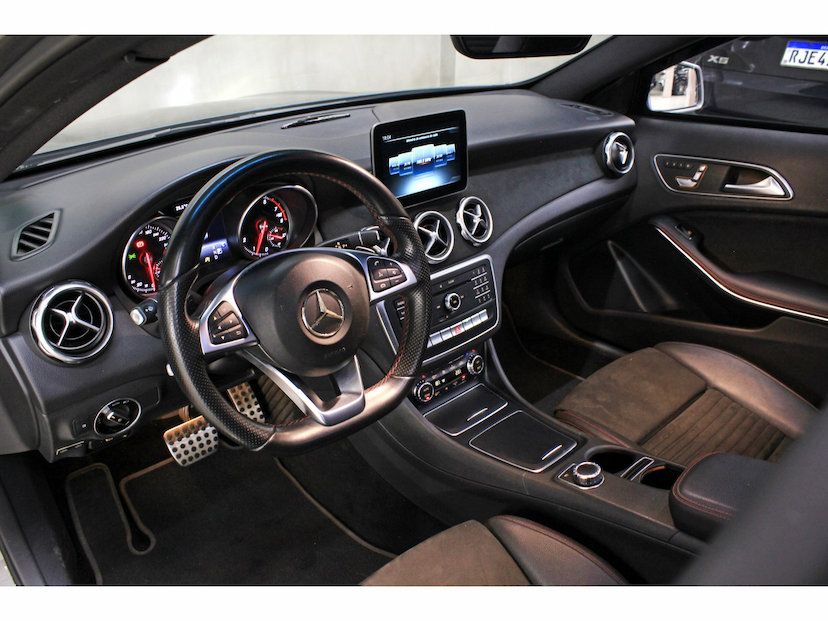 Foto do veículo MERCEDES-BENZ GLA 250 2.0 CGI GASOLINA SPORT 7G-DCT 2018 41.000 KM 177.800,00