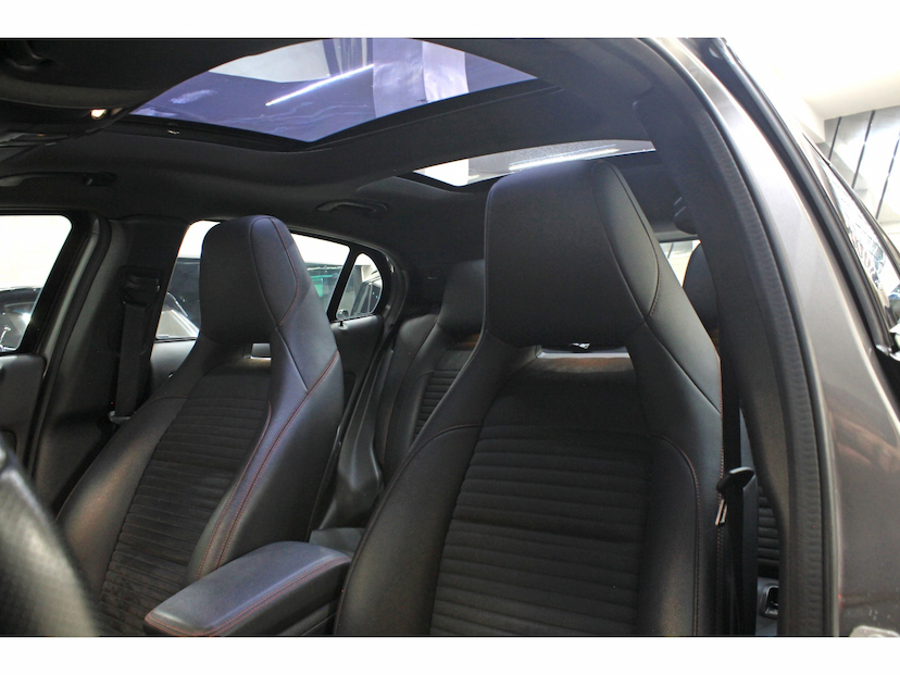 Foto do veículo MERCEDES-BENZ GLA 250 2.0 CGI GASOLINA SPORT 7G-DCT 2018 41.000 KM 177.800,00