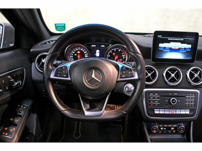 Foto do veículo MERCEDES-BENZ GLA 250 2.0 CGI GASOLINA SPORT 7G-DCT 2018 41.000 KM 177.800,00