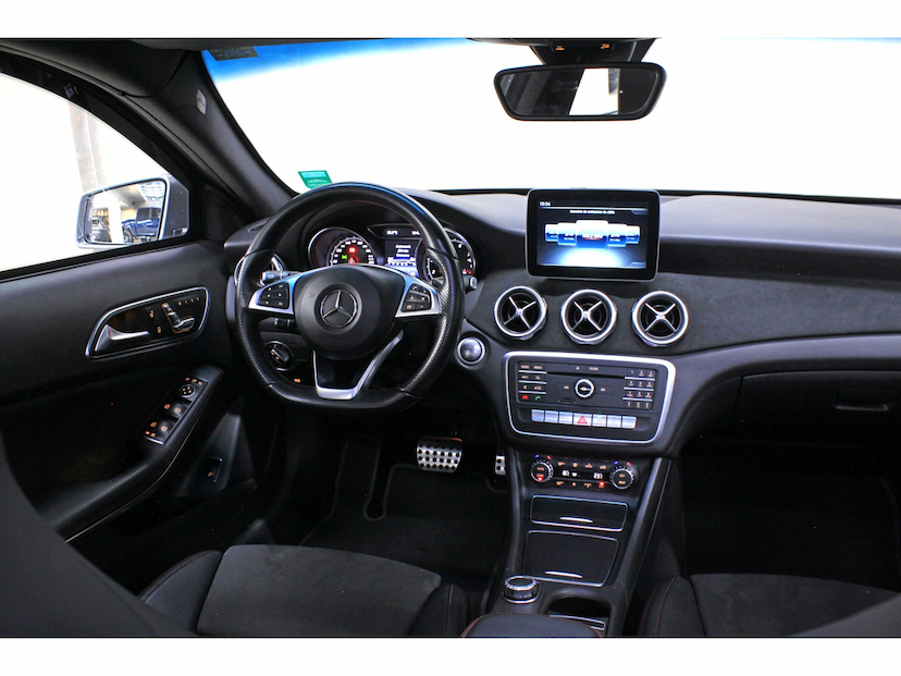 Foto do veículo MERCEDES-BENZ GLA 250 2.0 CGI GASOLINA SPORT 7G-DCT 2018 41.000 KM 177.800,00