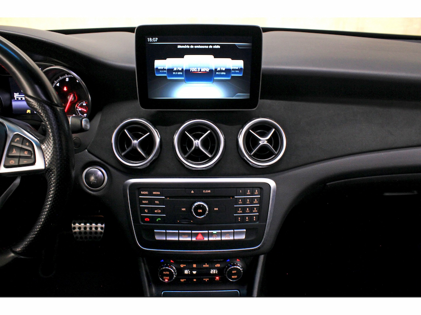 Foto do veículo MERCEDES-BENZ GLA 250 2.0 CGI GASOLINA SPORT 7G-DCT 2018 41.000 KM 177.800,00
