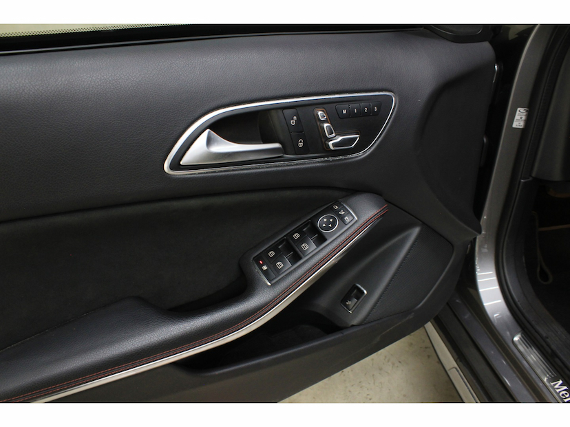 Foto do veículo MERCEDES-BENZ GLA 250 2.0 CGI GASOLINA SPORT 7G-DCT 2018 41.000 KM 177.800,00