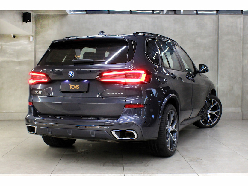 Foto do veículo BMW X5 3.0 I6 TURBO HÍBRIDO XDRIVE45E M SPORT AUTOMÁTICO 2022 41.000 KM 405.800,00