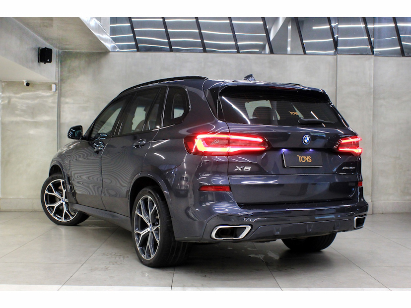 Foto do veículo BMW X5 3.0 I6 TURBO HÍBRIDO XDRIVE45E M SPORT AUTOMÁTICO 2022 41.000 KM 405.800,00